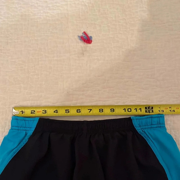 North face women’s black Shorts small - Picture 5 of 6